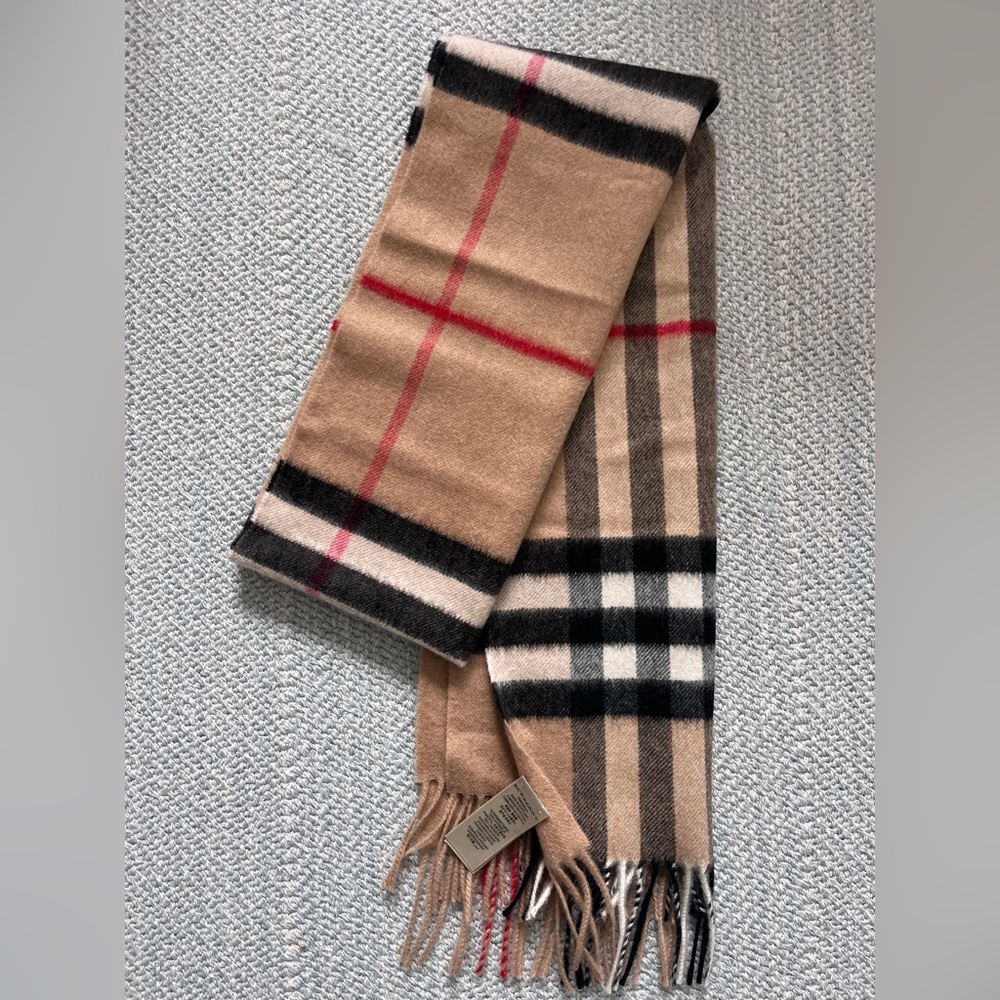 AUTHENTIC never worn Burberry cashmere check Scarf